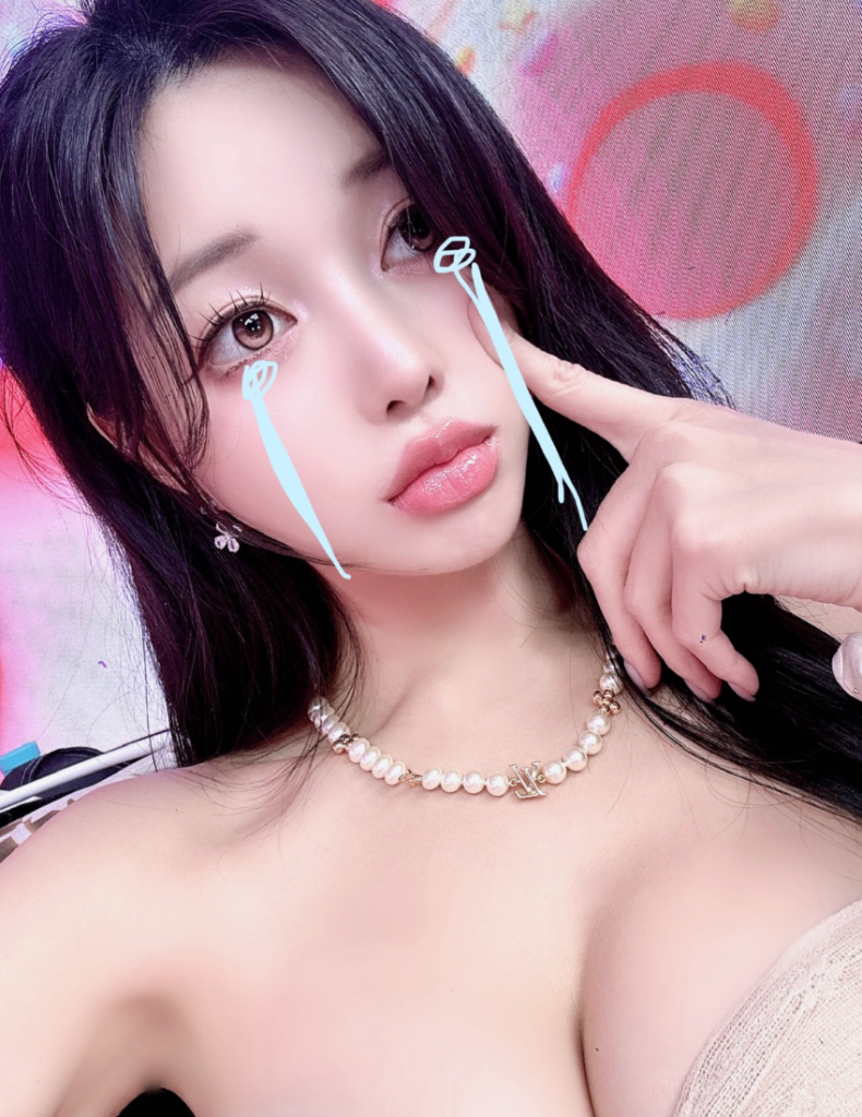 눈물 셀카 찍는 모습 눈물 셀카 찍는 모습