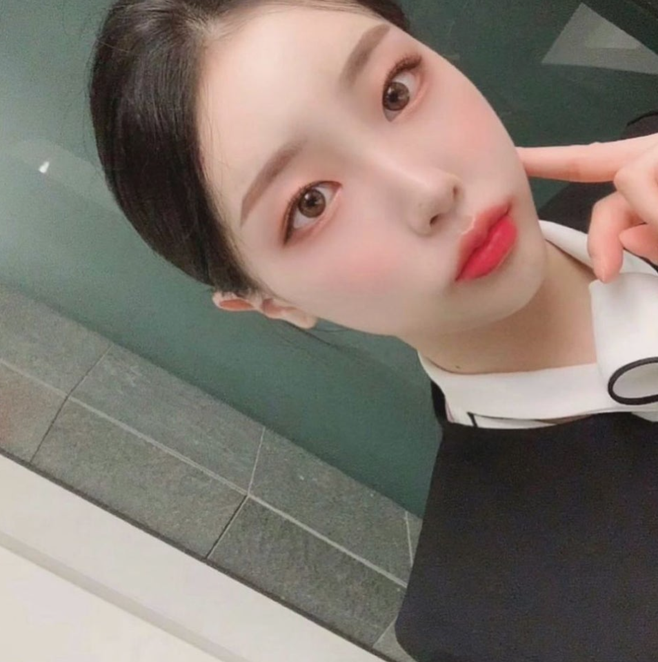 고혜지 세미정장 샷